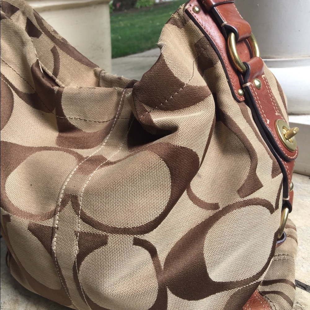 Coach Large Hobo Bag - Picture 3 of 10